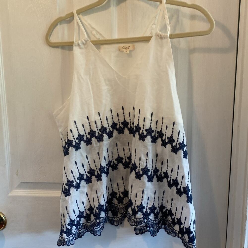 Ganji NWT women’s medium blue white spaghetti strap embroidered top